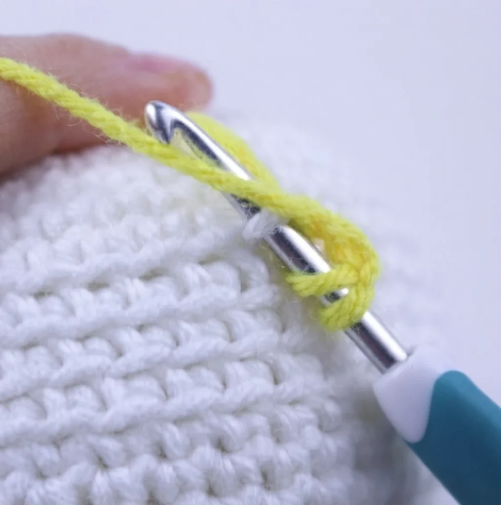 Clown Amigurumi Doll - Free Crochet Pattern - crochet detail