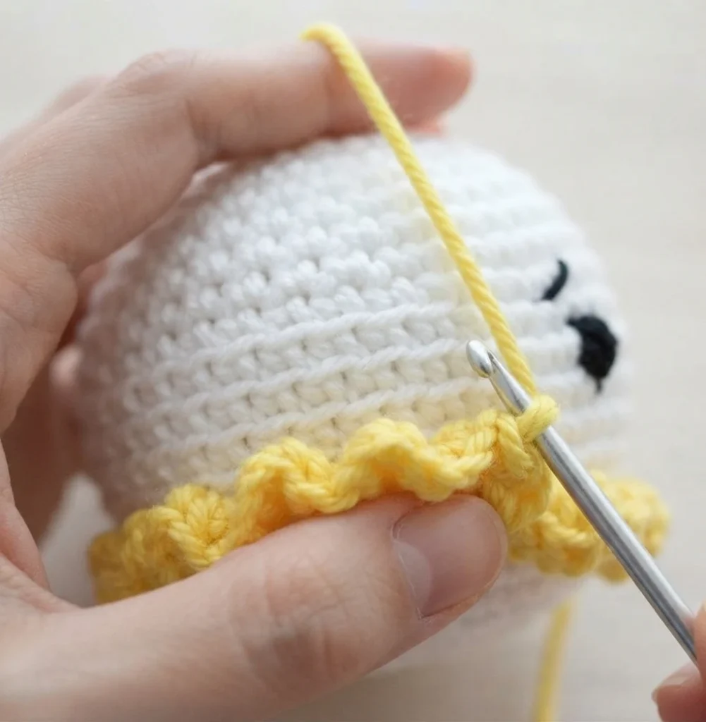 Clown Amigurumi Doll - Free Crochet Pattern - crochet detail