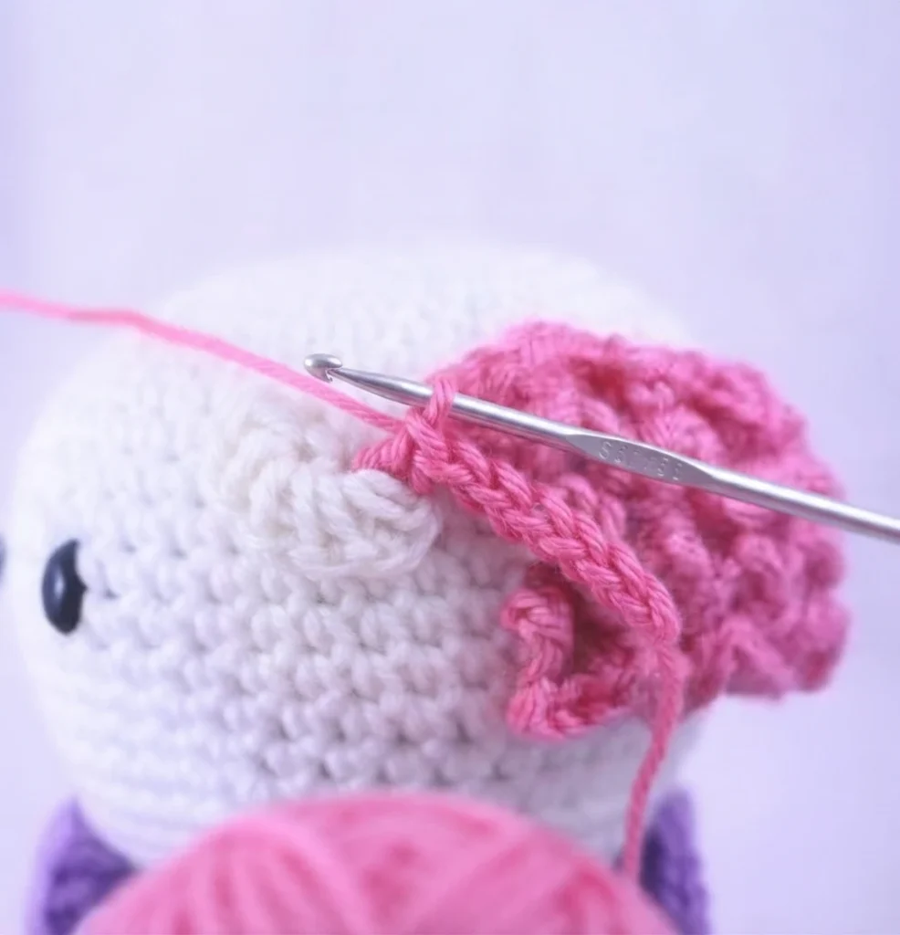 Clown Amigurumi Doll - Free Crochet Pattern - crochet detail