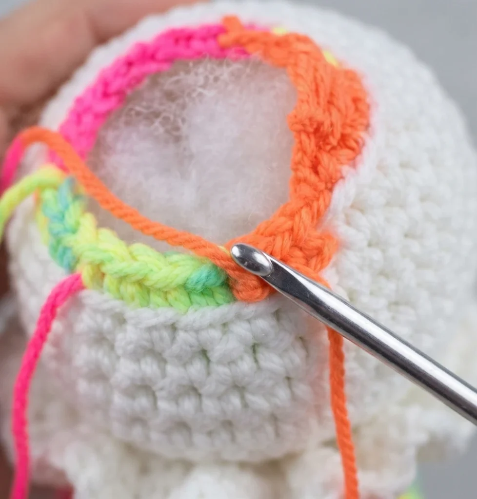 Clown Amigurumi Doll - Free Crochet Pattern - crochet detail