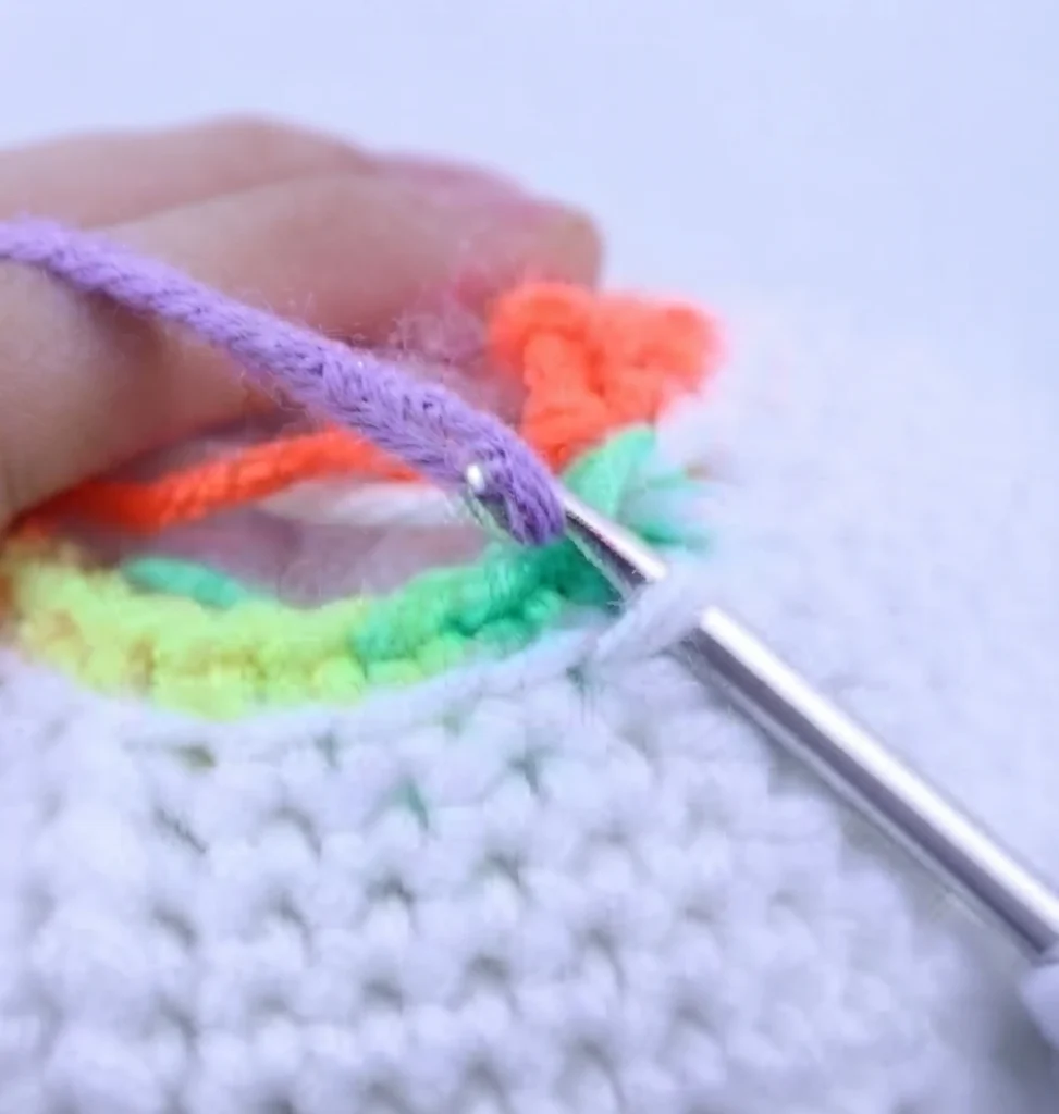 Clown Amigurumi Doll - Free Crochet Pattern - crochet detail