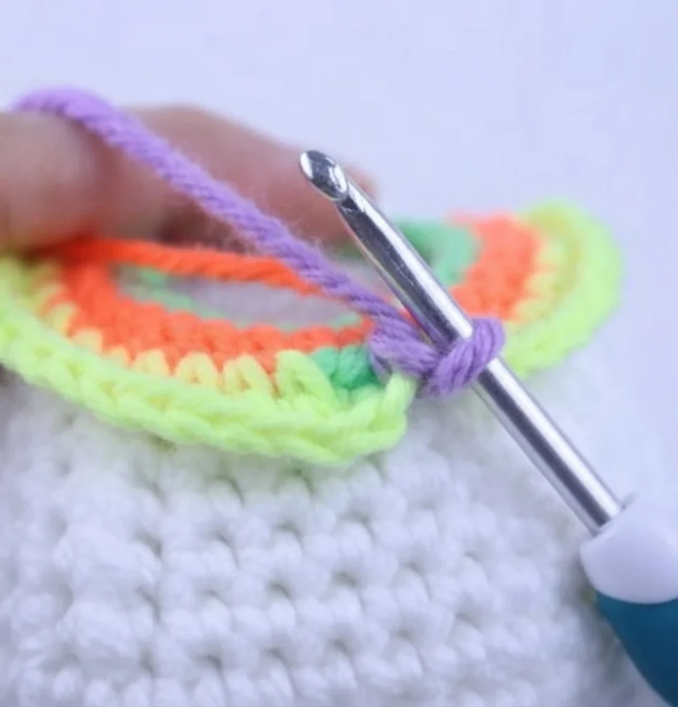 Clown Amigurumi Doll - Free Crochet Pattern - crochet detail