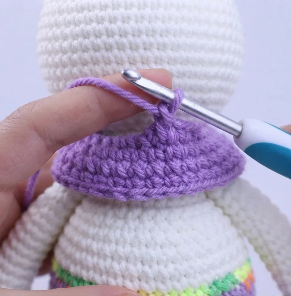 Clown Amigurumi Doll - Free Crochet Pattern - crochet detail