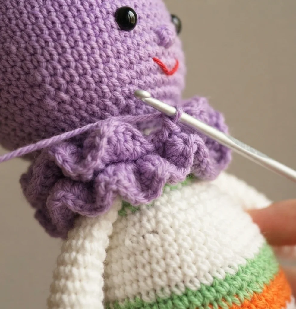 Clown Amigurumi Doll - Free Crochet Pattern - crochet detail