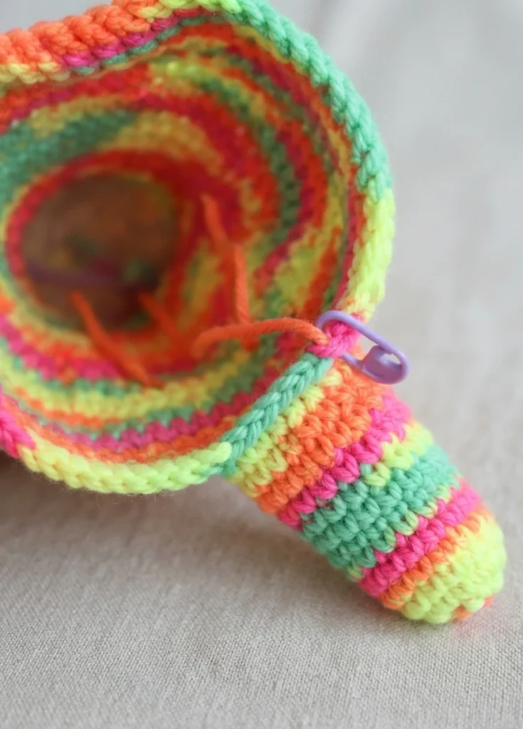 Clown Amigurumi Doll - Free Crochet Pattern - crochet detail