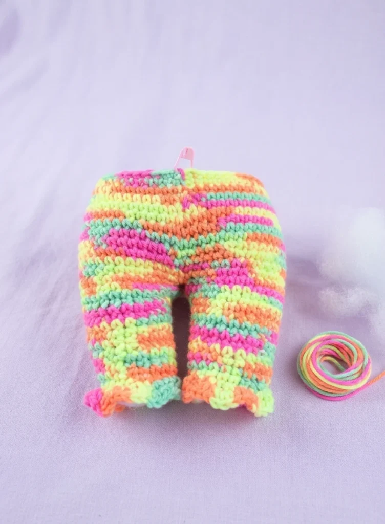 Clown Amigurumi Doll - Free Crochet Pattern - crochet detail