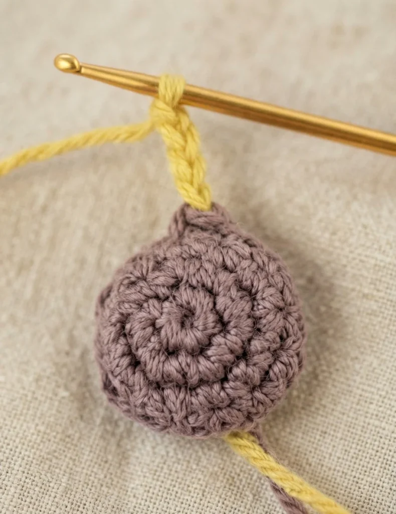 Clown Amigurumi Doll - Free Crochet Pattern - crochet detail