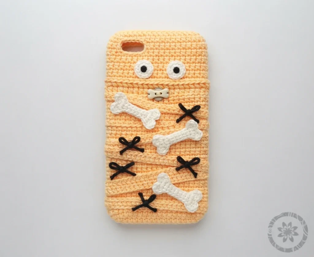 How to Crochet a Mummy phone case - PATRONES VALHALLA: Free crochet patterns - crochet detail