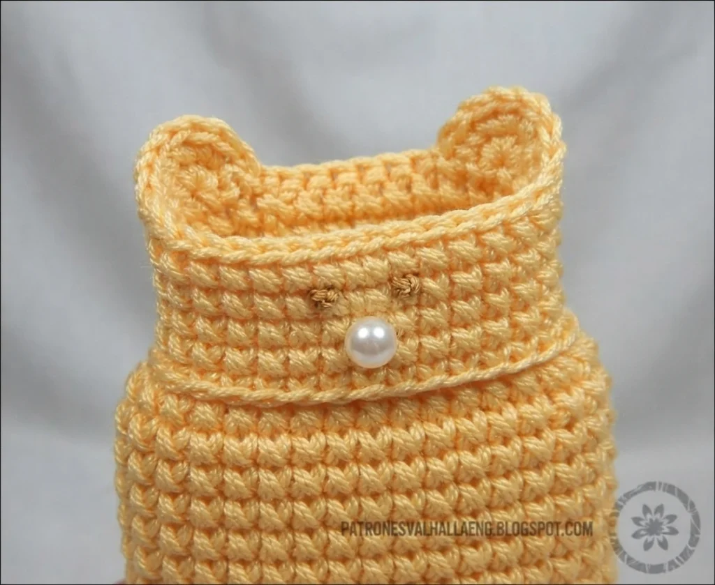 How to Crochet a Mummy phone case - PATRONES VALHALLA: Free crochet patterns - crochet detail