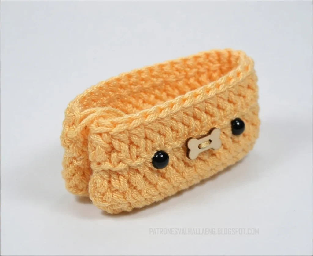 How to Crochet a Mummy phone case - PATRONES VALHALLA: Free crochet patterns - crochet detail