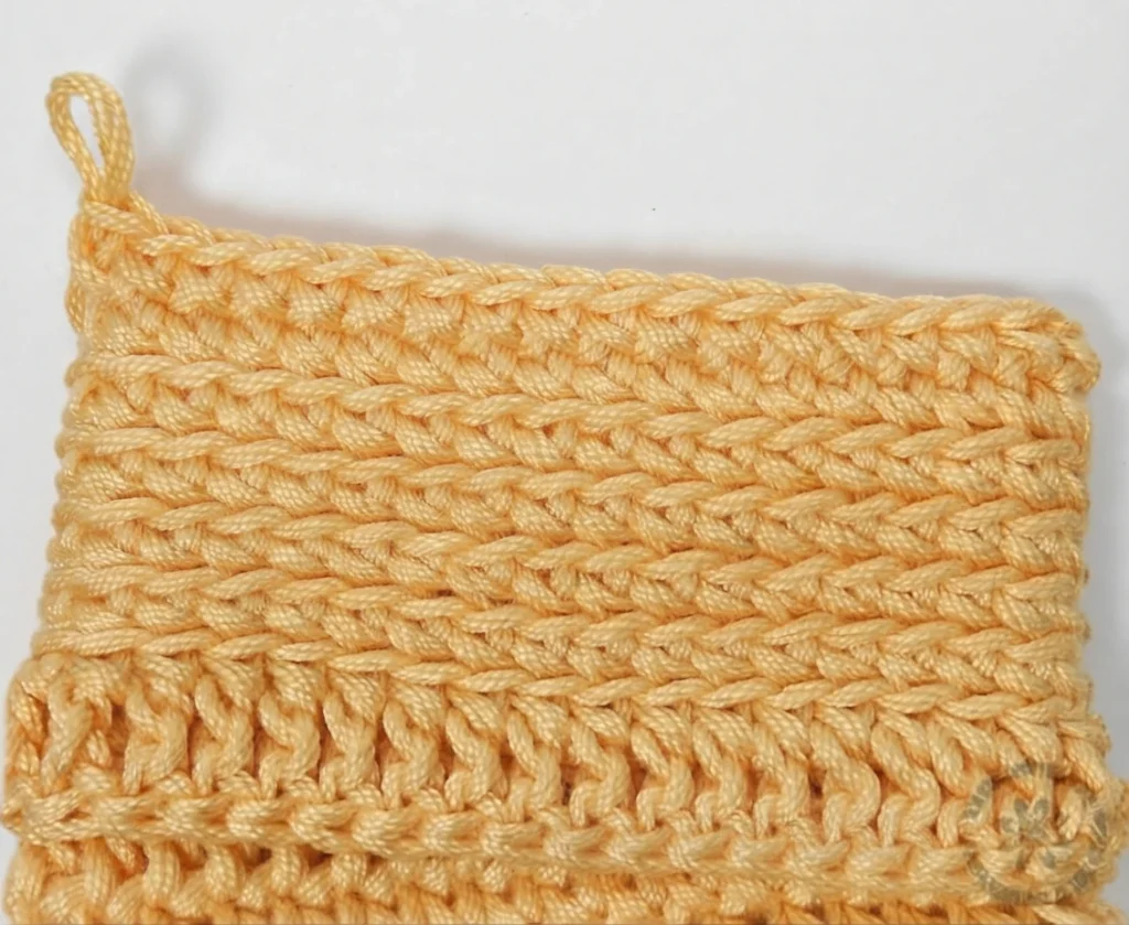 How to Crochet a Mummy phone case - PATRONES VALHALLA: Free crochet patterns - crochet detail
