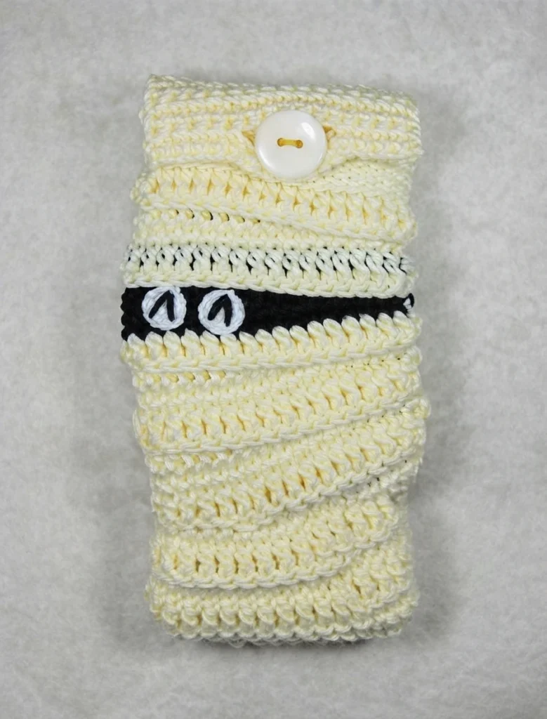 How to Crochet a Mummy phone case - PATRONES VALHALLA: Free crochet patterns - crochet detail