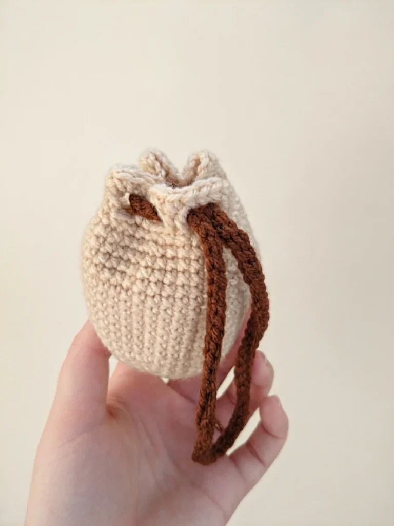 Ravelry: Acorn Wristlet Pouch pattern by Meg Nelson - crochet detail