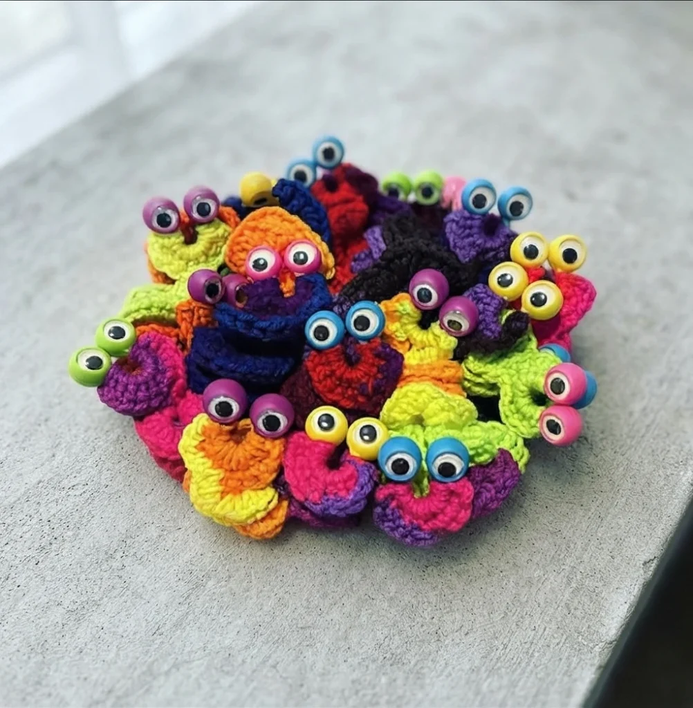 Ravelry: Worry Worm Finger Puppet pattern by Divina Rocco - crochet detail