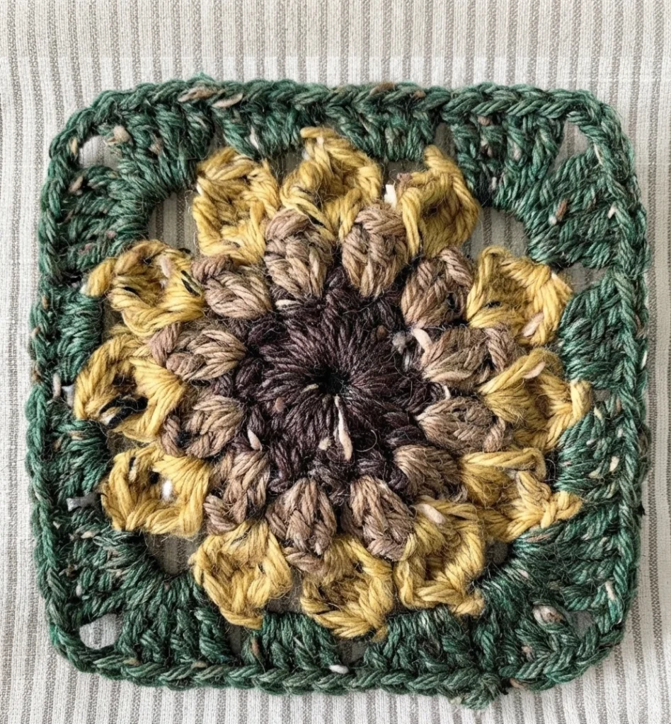 Autumn Sunflower Pillow Pattern (Free) - crochet detail