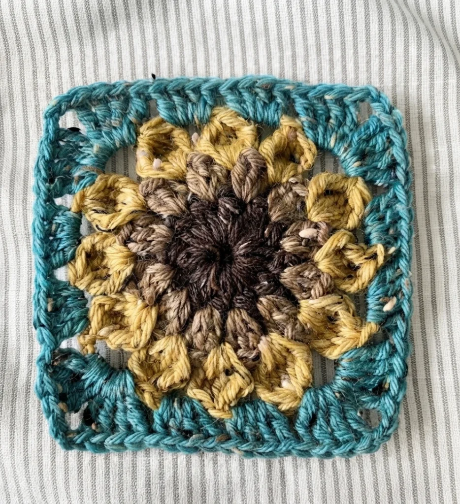 Autumn Sunflower Pillow Pattern (Free) - crochet detail